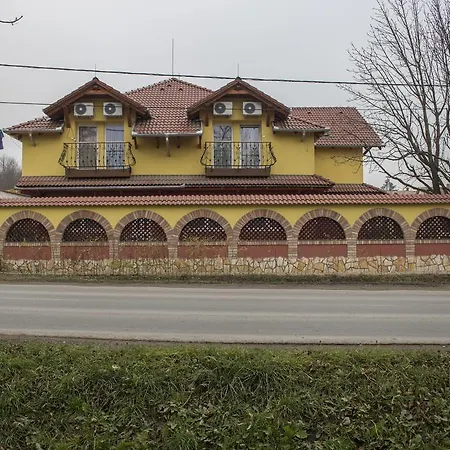 Verona Panzió Affittacamere Dobrokoz